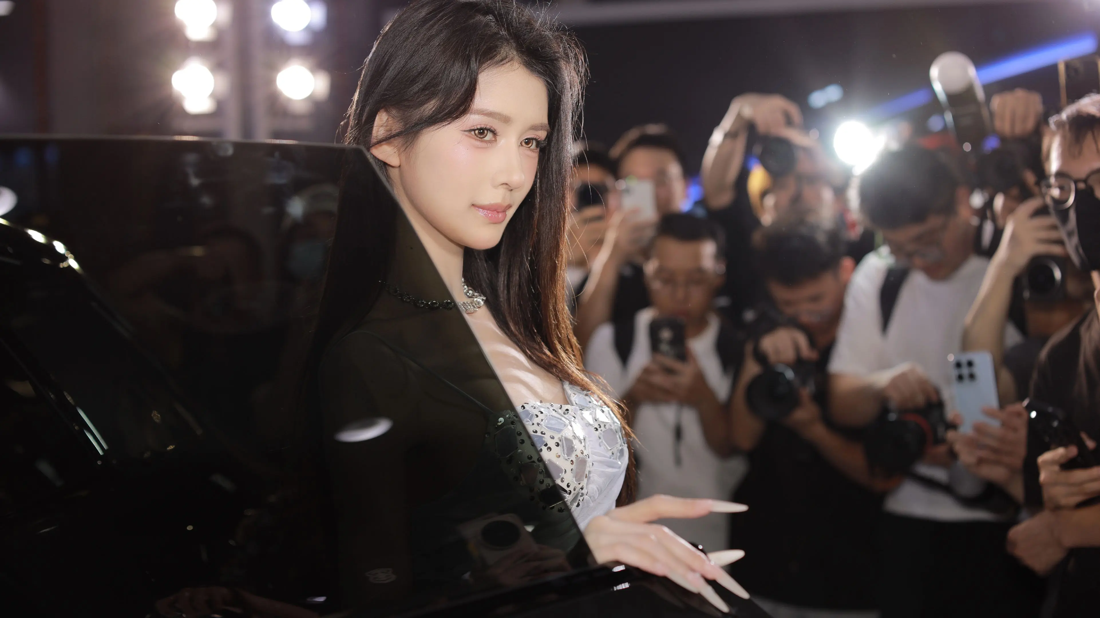 车展气质女神 真人美爆了 车展车模 甜美暴击现场 车展女模