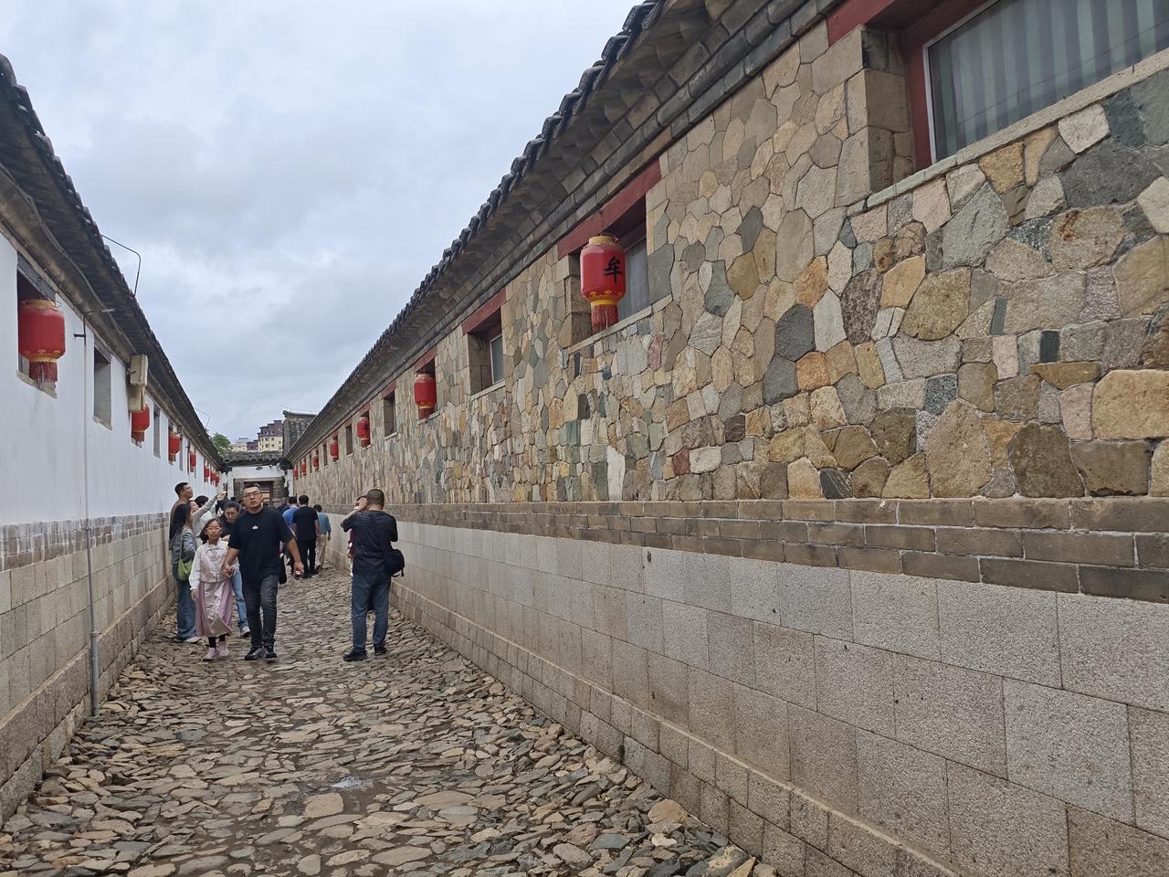 婆婆每天都给老公打电话，一天至少俩，老公没接到就给我打，基本就是吃饭了没？吃的啥