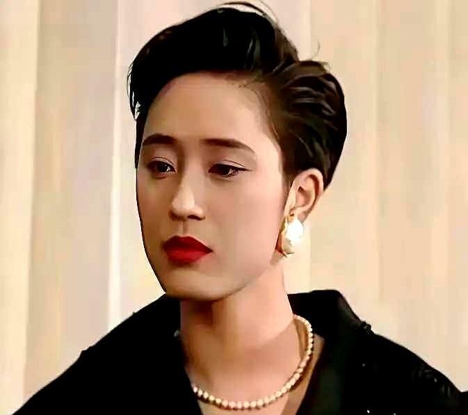 香港女星陈法蓉，今年58岁，没结婚没孩子，把日子过成了全网羡慕的样子。别人催她