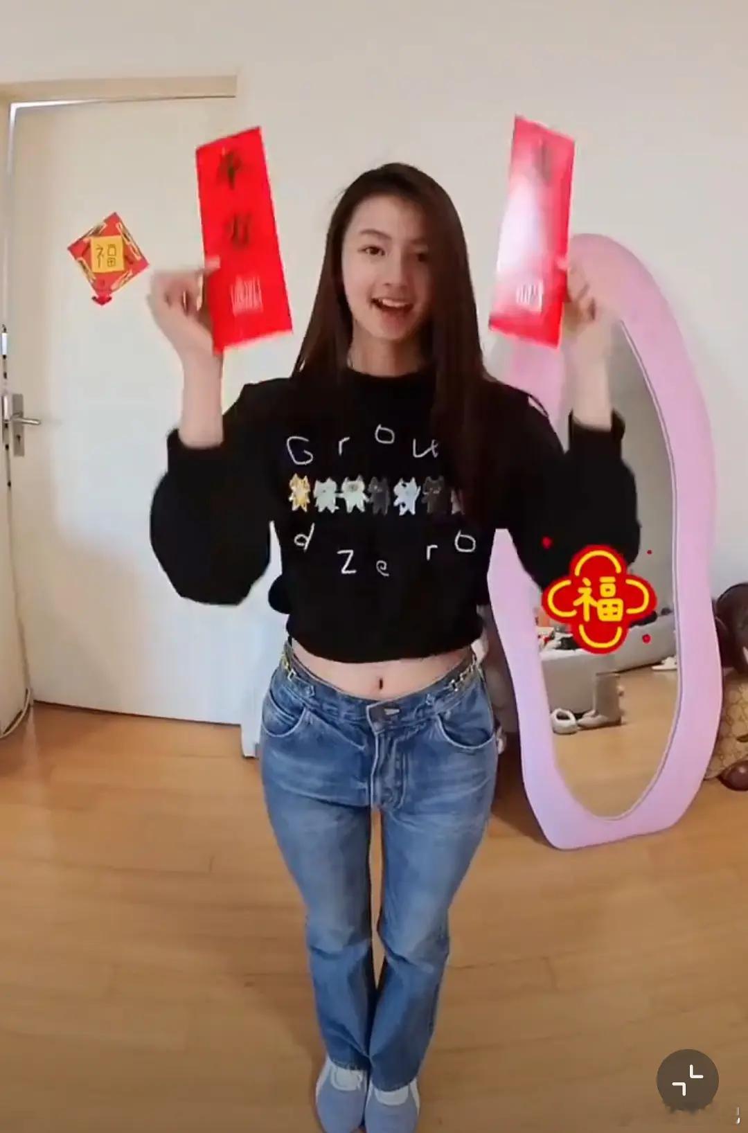 这是那个街拍🔥的七七，怎么这样了