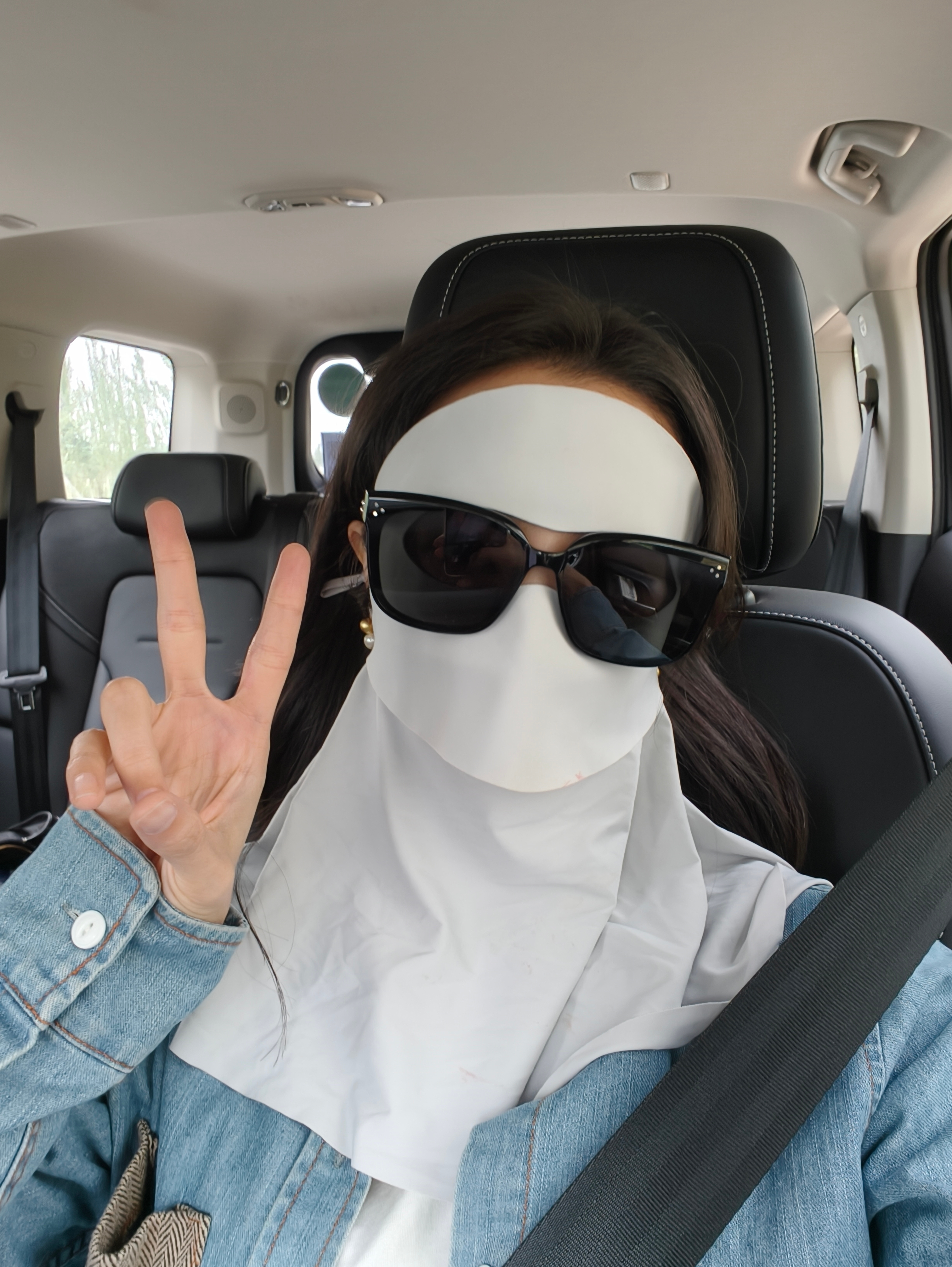 图一是现在的我，图二是今天我现在在啃的馕，你们吃了嘛[大笑]​​​