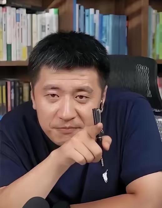 张雪峰曾红着眼睛说，如果有一天自己没了，希望能在各大平台，有自己名字的词条热搜。