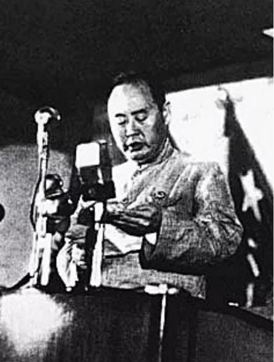 新中国成立后，中央原本安排傅作义担任国防委员会副主席，行政三级，级别已经不低。但