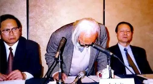 侵华日军东史郎回忆：25岁那年，在参加侵华战争入伍前，母亲送给他一把匕首，并嘱咐