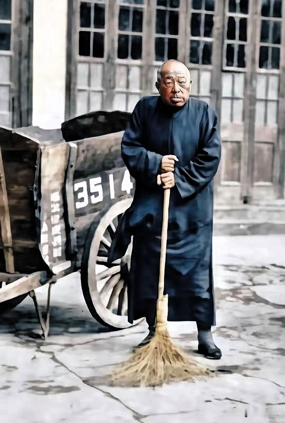 1951年，陈毅让83岁的黄金荣扫大街，蒋介石得知后感叹：陈毅真厉害。这条消