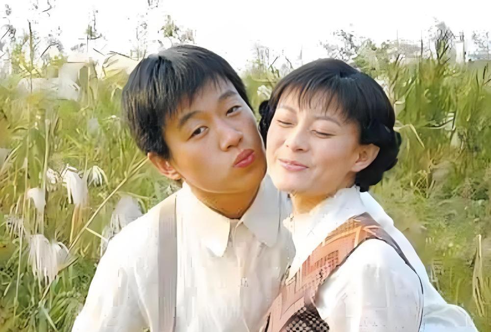 2010年，邓超和孙俪大婚。佟大为喝得酩酊大醉，邓超不解:“兄弟，我结婚，你怎么