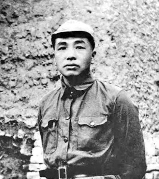 1935年，彭德怀忍痛将重伤的外甥罗永佑留草地上，留下200块大洋转身离去，19
