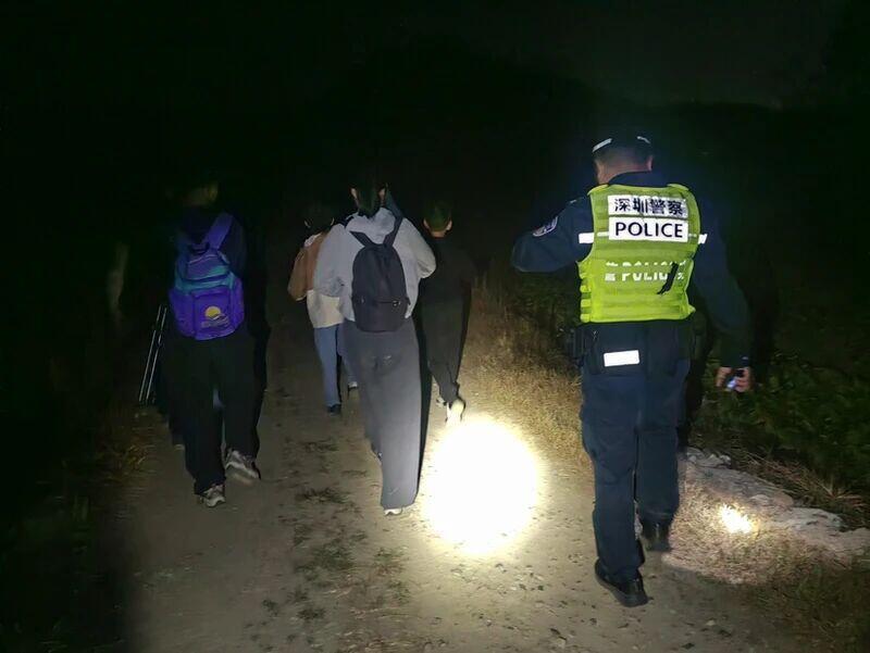 这事儿听着就让人捏把汗。上周五，深圳有六个家庭，总共16个人，里头还有7个小孩，