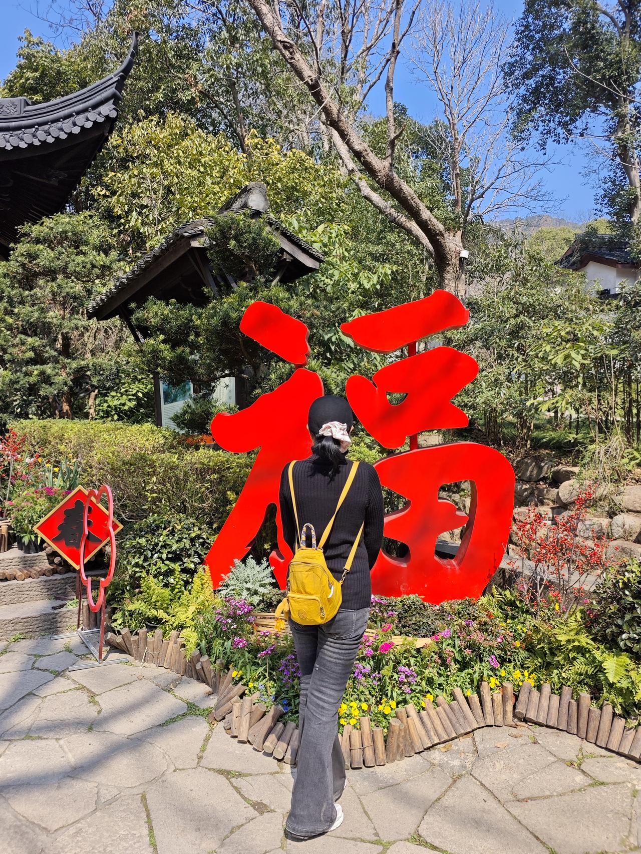 我的今日状态：😁轻松愉快我这里的天气：🌧下雨杭州到了最美的季节，满眼都