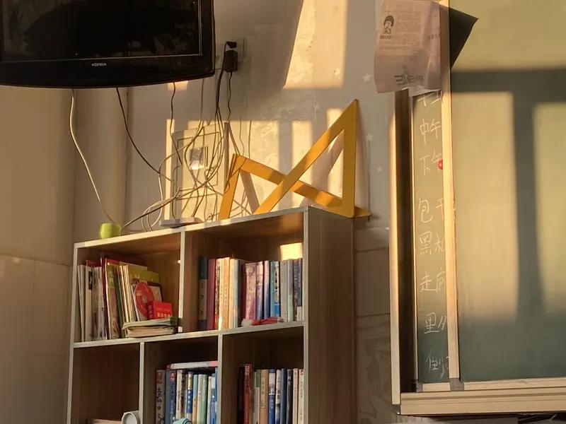 昨天，我们学校发延迟服务费了，发的遮遮掩掩、神神秘秘的。谁也看不到谁的，问其他