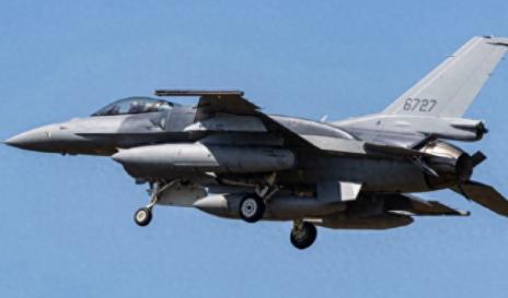 赖清德还是空欢喜一场？9月7日，台湾向美国采购的2架F-16V战机即将降落台