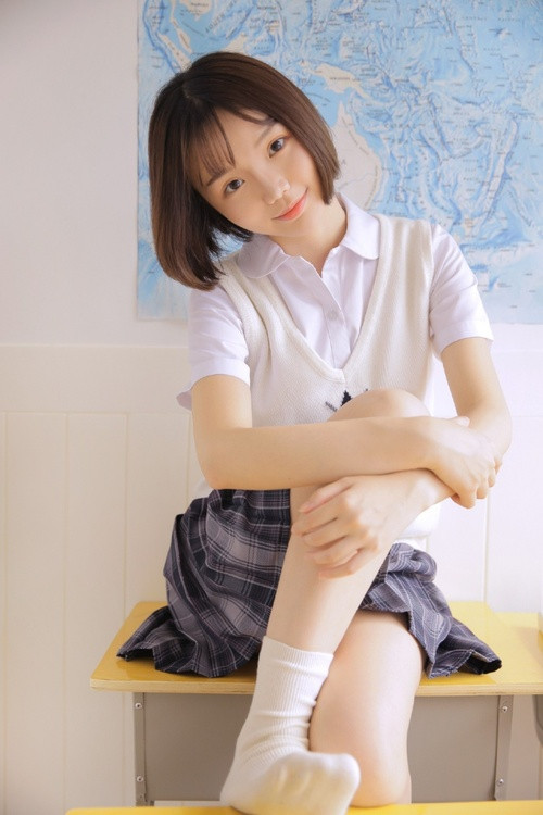 笑话：男：都晚上十二点了，你还知道回来啊？    女：……老公，我手痒了，跟闺