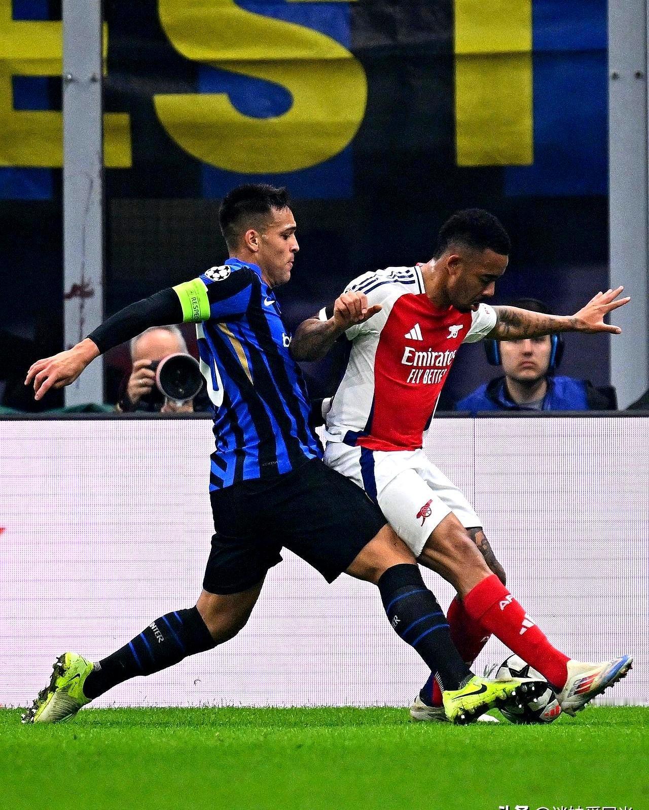 强强对话0进球！劳塔罗15球白刷昨晚1-3输阿森纳，国米欧冠三连败。前面刷