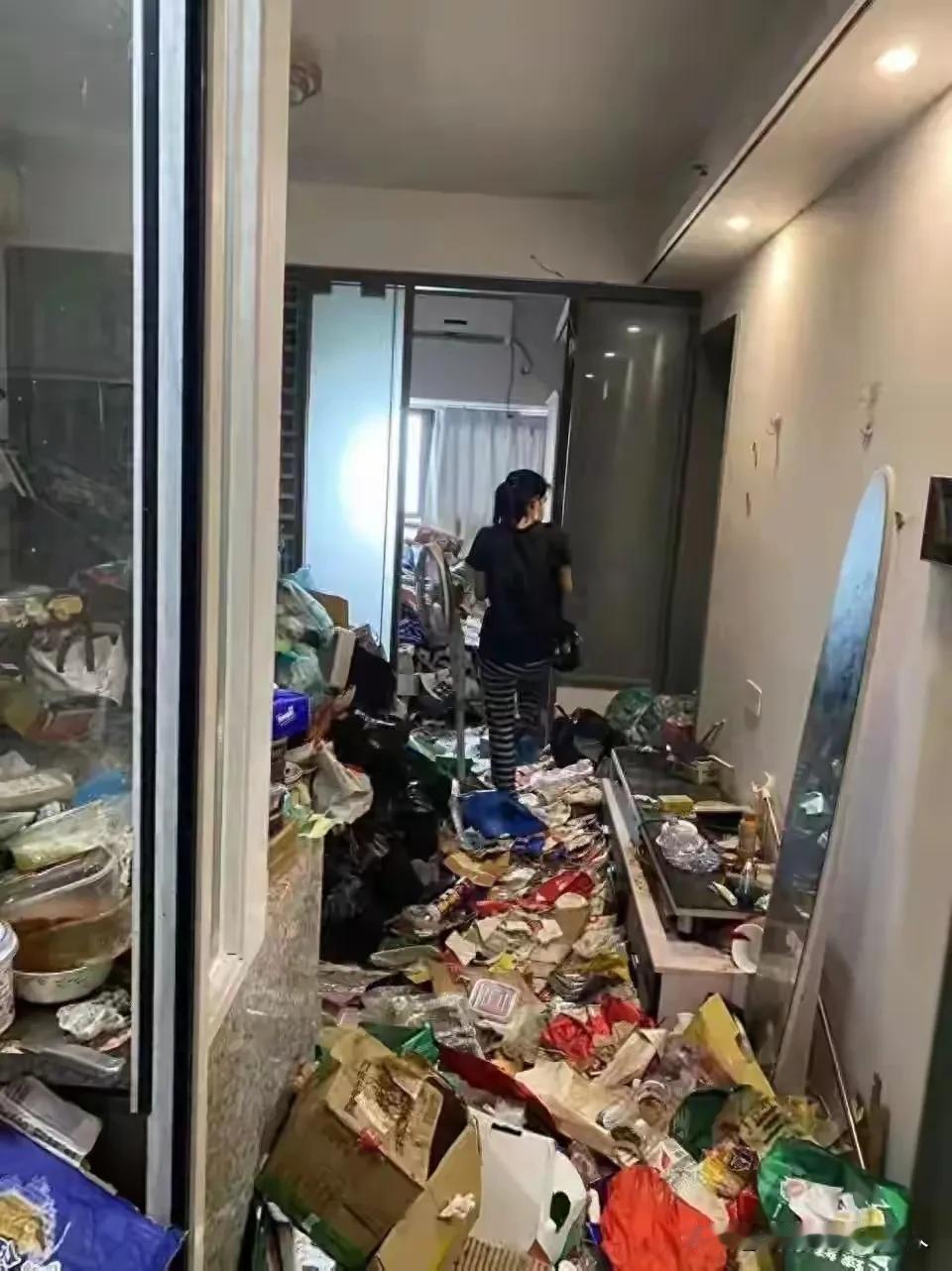 没加班，但是加班打扫卫生，气的跟老公结婚10年来第一次吵架，租客欠两个月房租，五