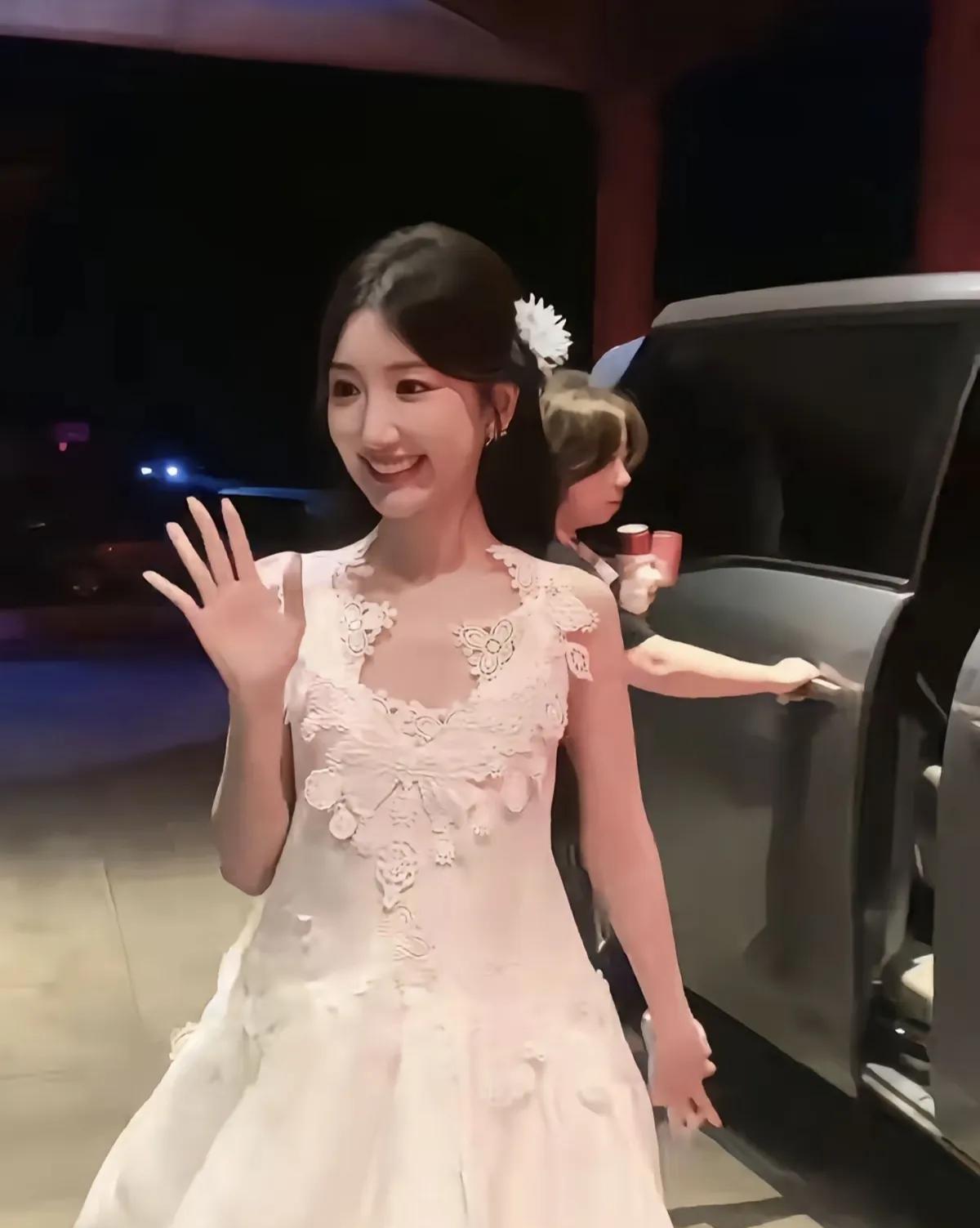 不是美是她跟任何男人都可以，渣男只是想偷吃，并没想跟毛晓彤分手，只不过老天爷善待