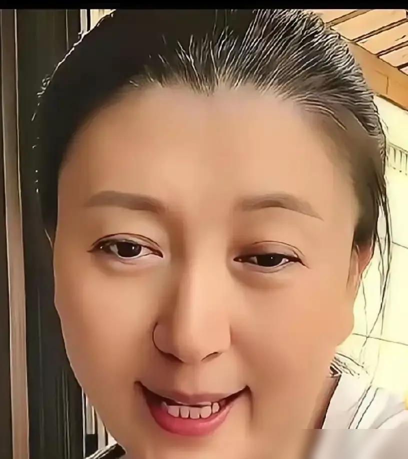 拒道歉第7天，她多赚800万。骂完网友还能接新戏，这事换谁都懵。说的是闫学晶，这