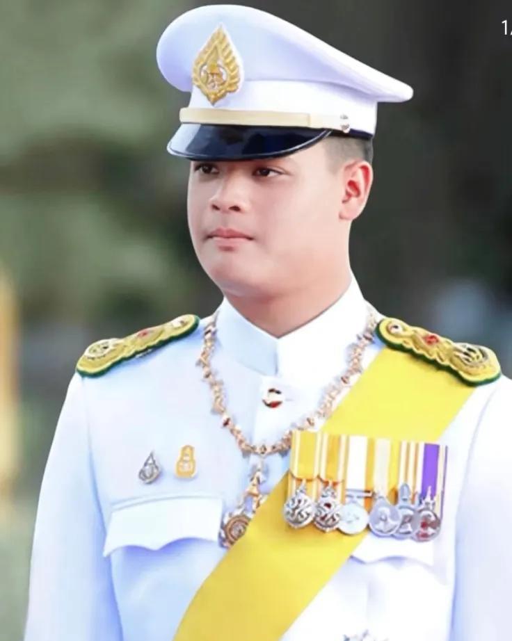 苏提达王后有着倾国倾城的美貌和出众的治国才能，她和泰王之间的感情也一直很好。可