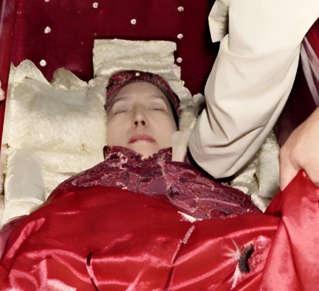 1977年，一代京剧“冬皇”孟小冬安静地走了。在台北的入殓仪式上，一张罕见的留影