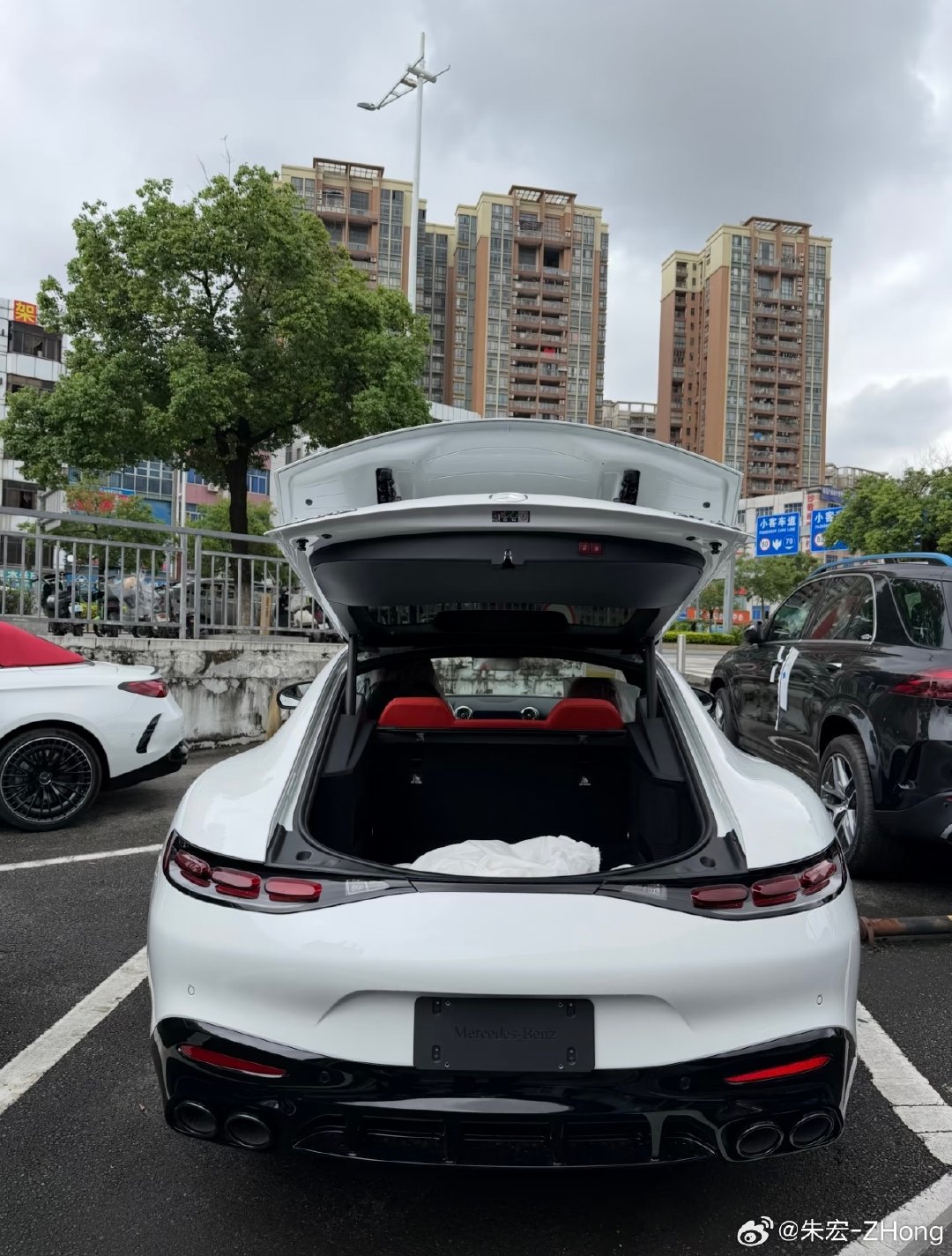 奔驰GT50白色红内配置总价1047200元全款优惠2万块钱102.72万元免豪车税需要店内保险这台
