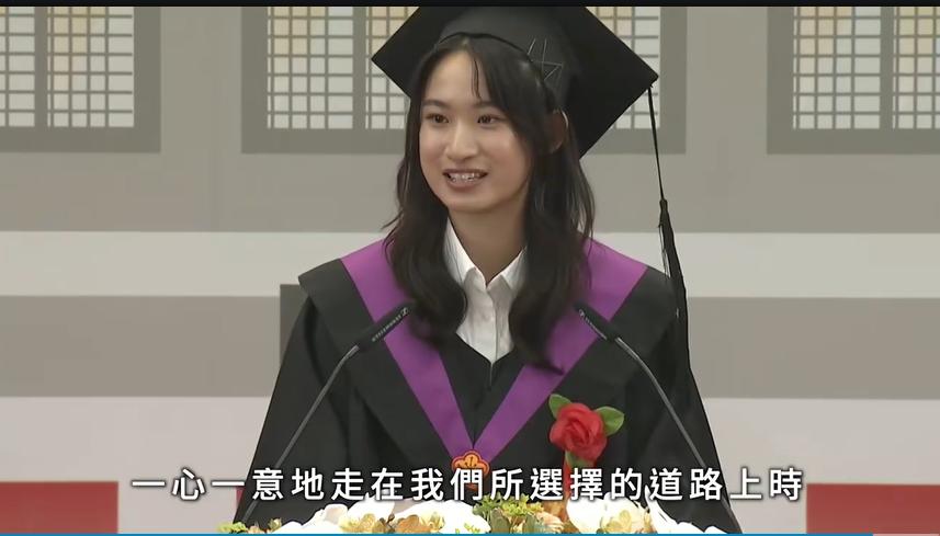 听完两篇毕业演讲，我问了一个问题：教育是为了什么？台大李嘉嘉的答案：生命力、
