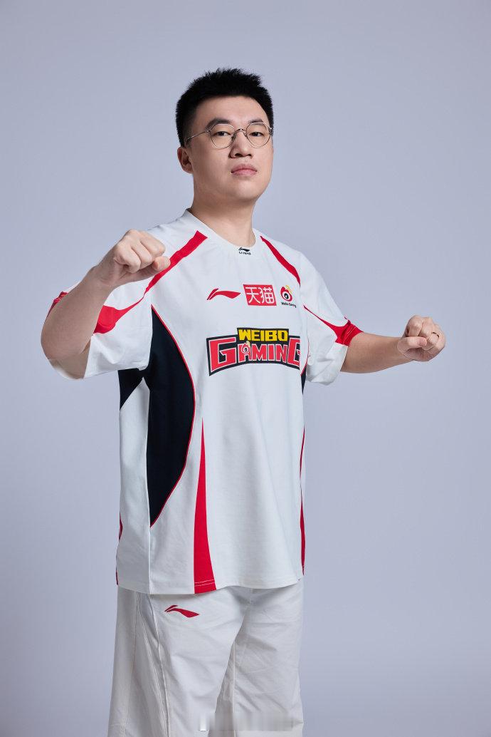 三圣一帝，唯有虎哥坚持！一个背叛女友，一个背叛lpl，一个背叛lol！虎哥和前女