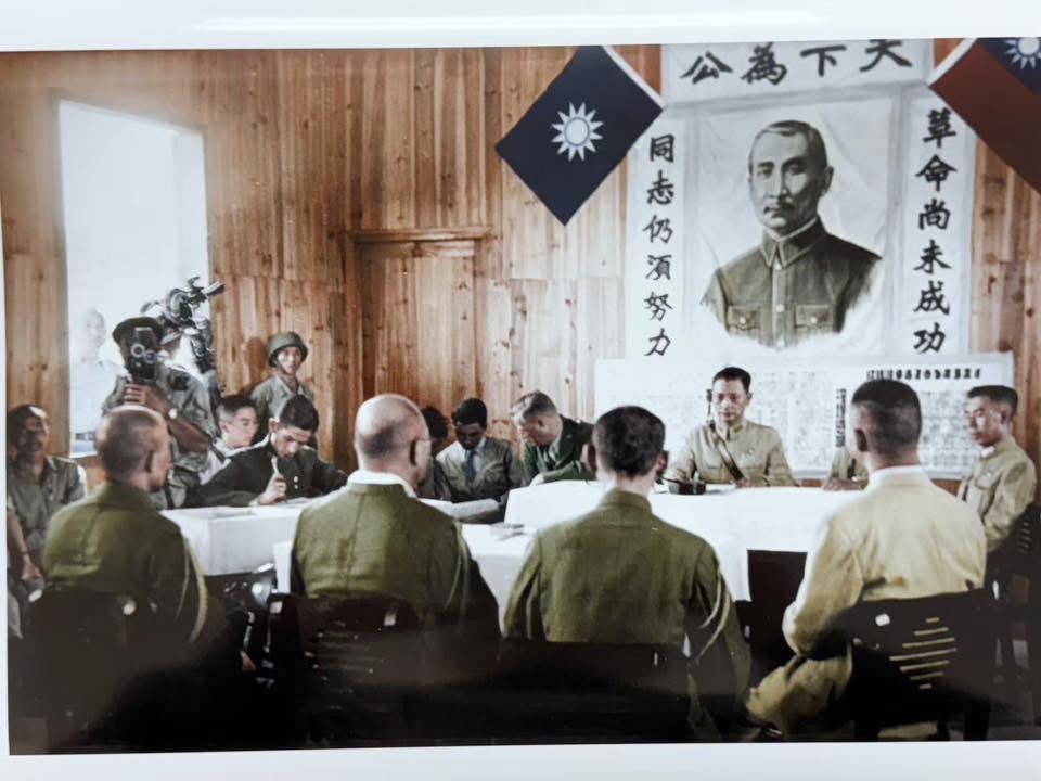 这组老照片是芷江受降，1945年8月21日，日本降使今井武夫到湖南芷江，从萧毅肃