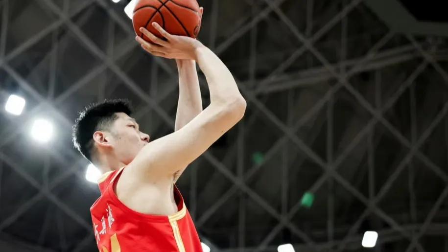 重磅！中国男篮12人名单终极预测！目标剑指亚洲杯冠军。中国男篮的队员经过