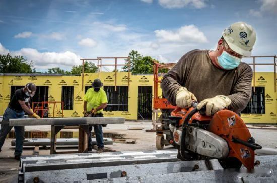 特朗普这波操作简直离谱！明尼苏达州索马里裔搞了几十亿的福利诈骗，主犯明明是白人，
