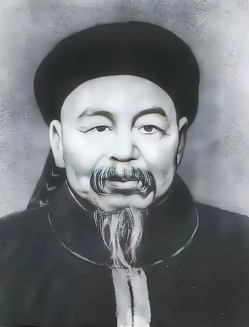 都说左宗棠绝情，胡雪岩落魄时他分文未助，多年后仆人才敢吐露真相：左公当晚把帅印都