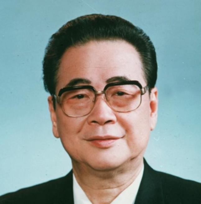1992年7月，邓颖超因病离世，谁知，邓颖超留下的最后一句话竟是“李鹏”二字，这