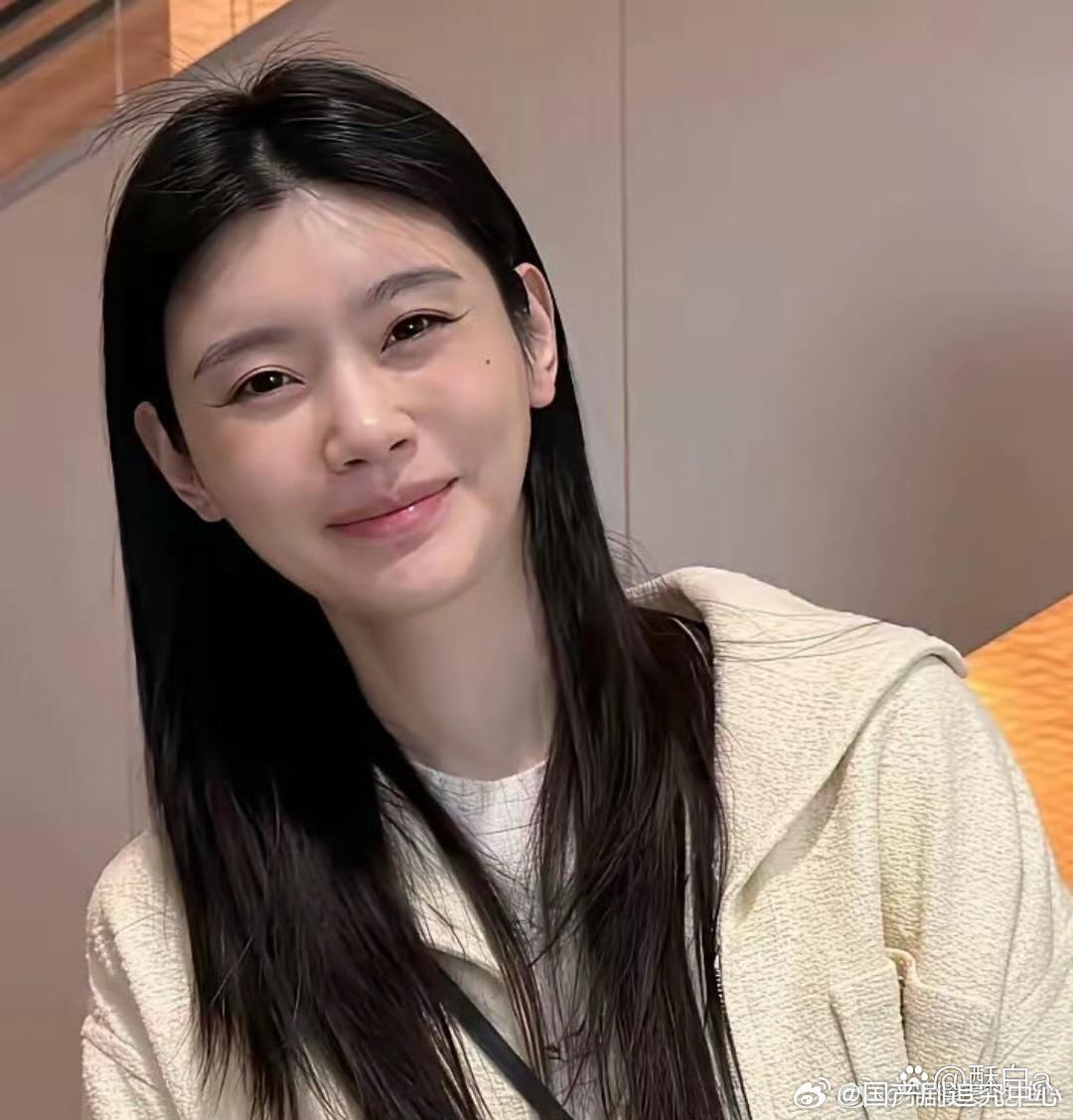 奚梦瑶颜值变迁：早年平平无奇，婚后状态蜕变惊艳