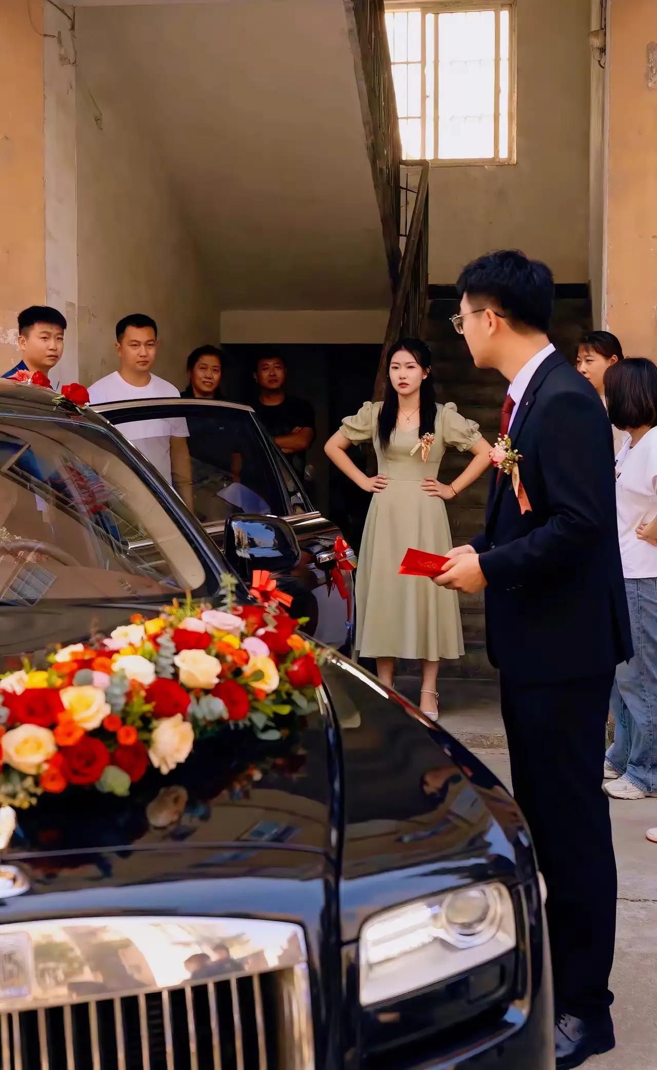 河南ICON新郎婚礼当天突然取消婚事,新娘当场傻眼,这一幕犹如电影中的反转剧情,