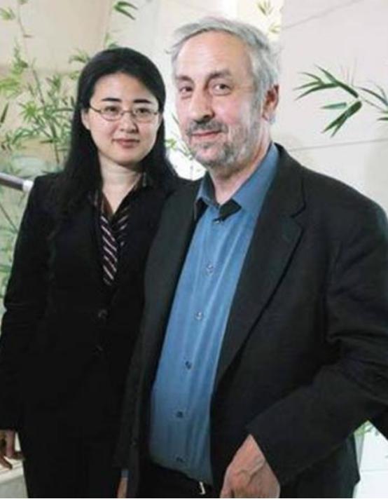13岁，别人还在为中考发愁，她已经坐在北大的教室里了。 28岁，别人还在相亲
