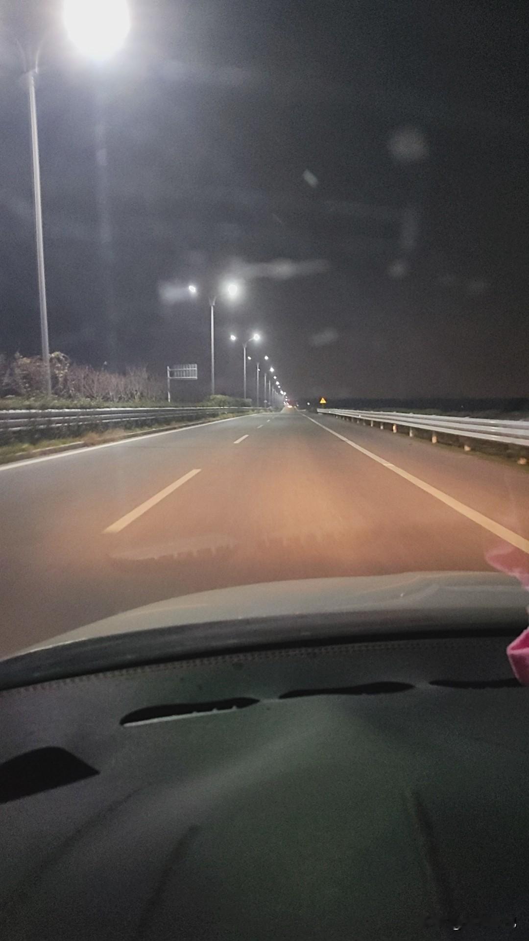 开车就得这样，车不多开的才爽。