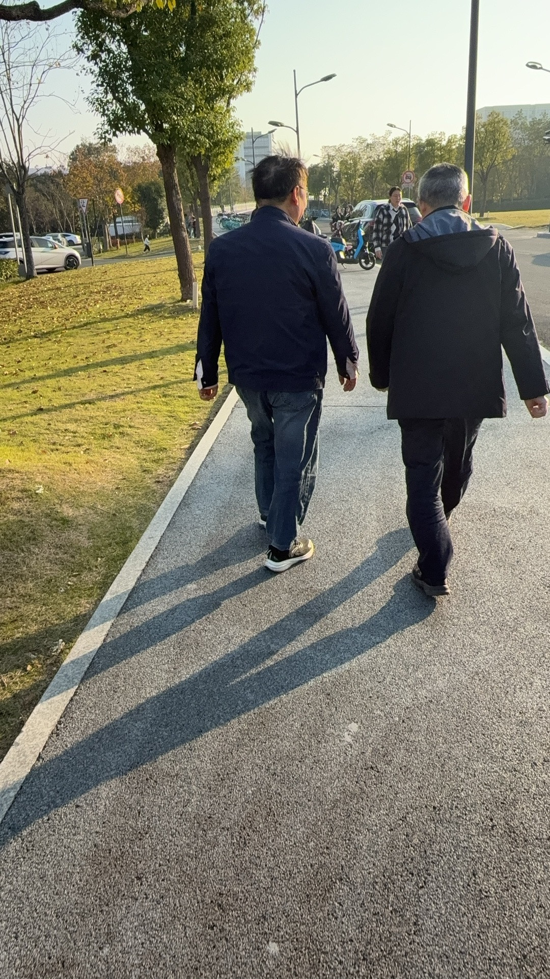 今天在浙大紫金港见了一位发改委的领导，对于经济数据的恐怖程度有了新认识……