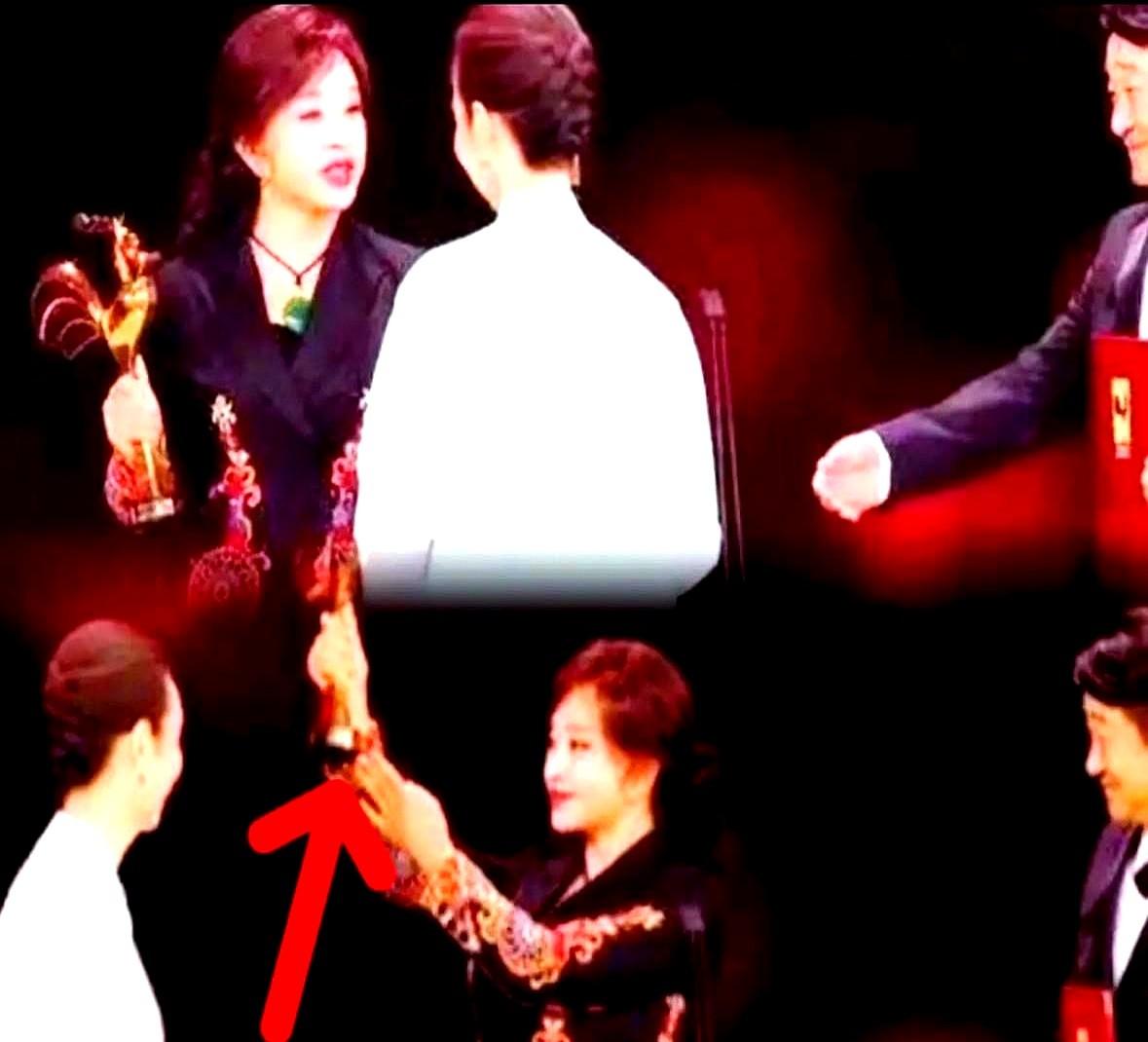 刘晓庆果然是高人，原来刘晓庆一直记着奚美娟的老公王新民，大家都是一个圈子里的老熟