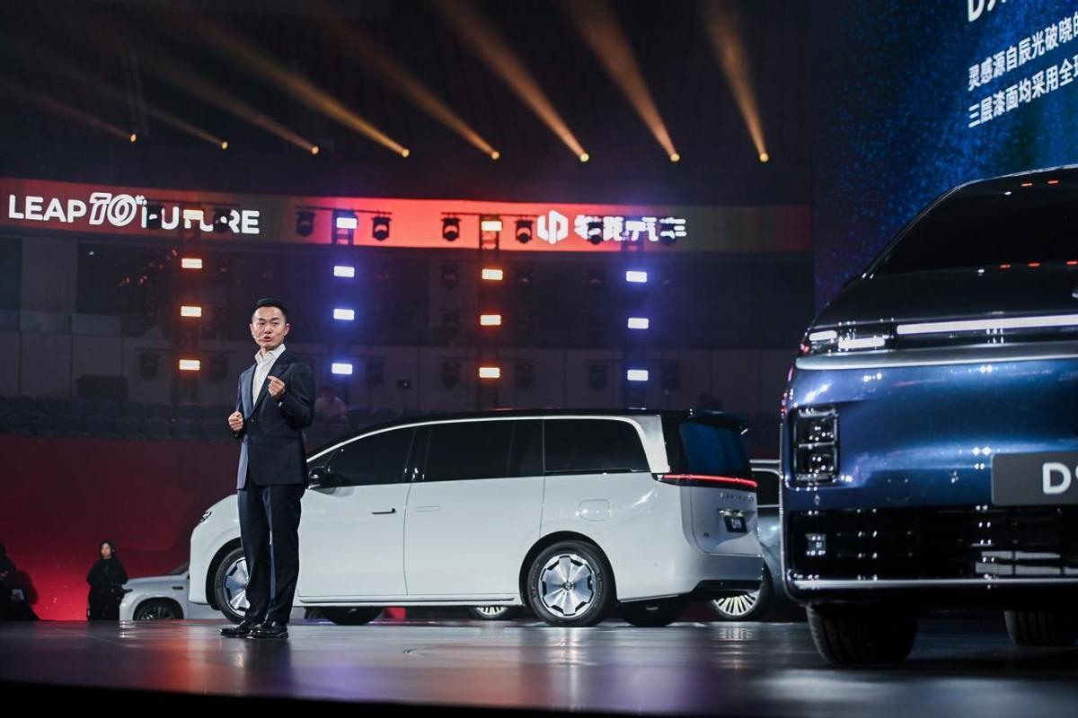 豪华MPV迎来新面孔：零跑D99到底有多惊艳？ 在刚结束的零跑十周年大会上，