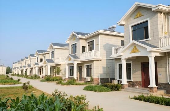 普通家庭千万不要买“小联排别墅”，看着高级，住着难受！ 很多家庭被“有天有地