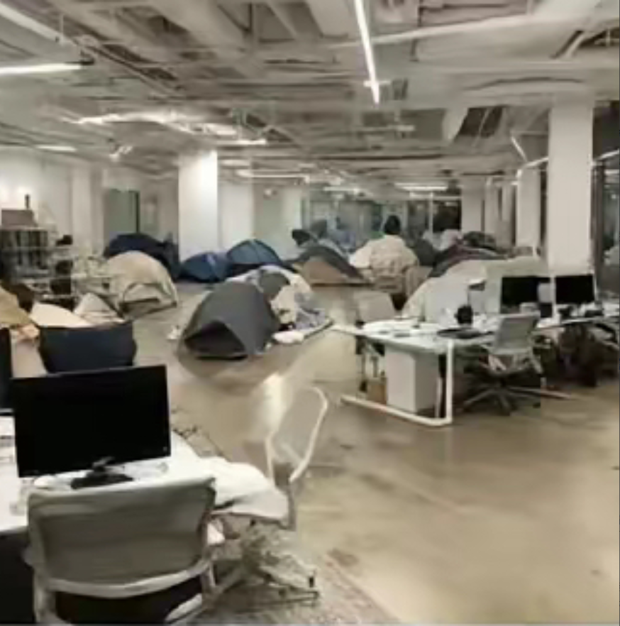 马斯克再次“疯狂”，他的办公室搭起了大大小小的帐篷，里面住的是每一位跟随他的员工