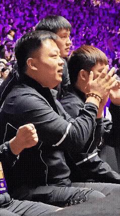 为何樊振东前两局总是打不好？这个镜头看的明明白白！东哥和小石头的那场，马上就