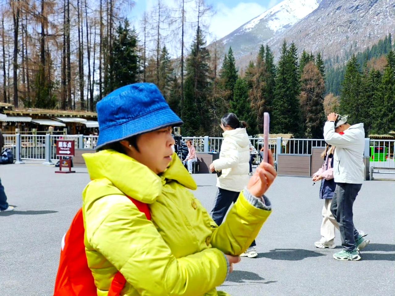 四姑娘山景区·溪谷听风入梦盛夏七月四姑娘山景区正迎来一年中最舒爽宜人的时节