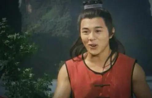李连杰是华语功夫片的一座里程碑。运动员出身，他出道即巅峰。在香港时期，塑造一代