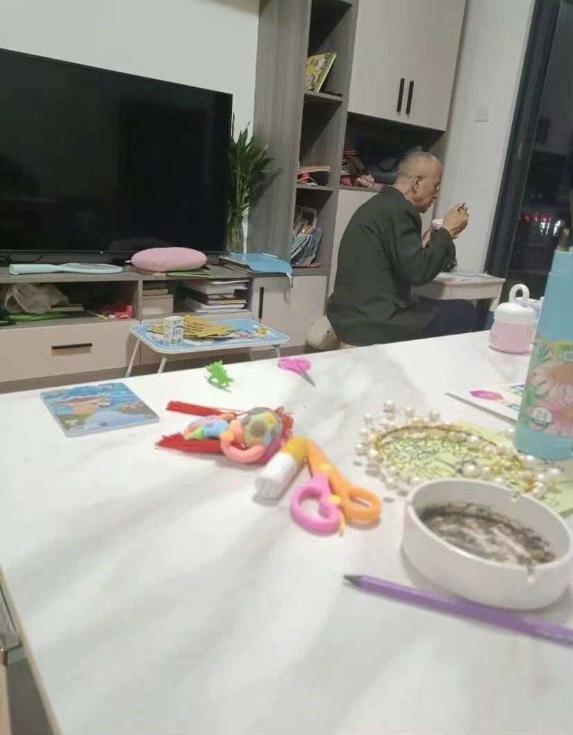 吃饭不上桌得父亲！！！