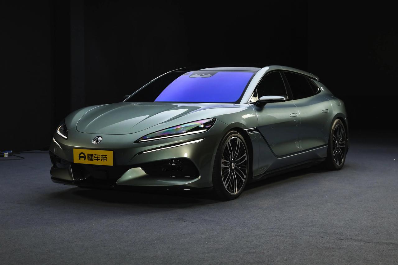 腾势Z9GTEV，26.98万起，够极氪001喝一壶了。低配续航880公里