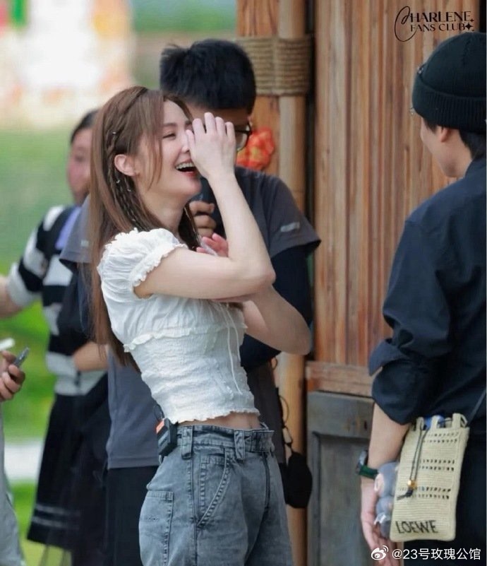 阿Sa，这身材太绝了，哪像45的人。就想知道这靴子真的不热吗