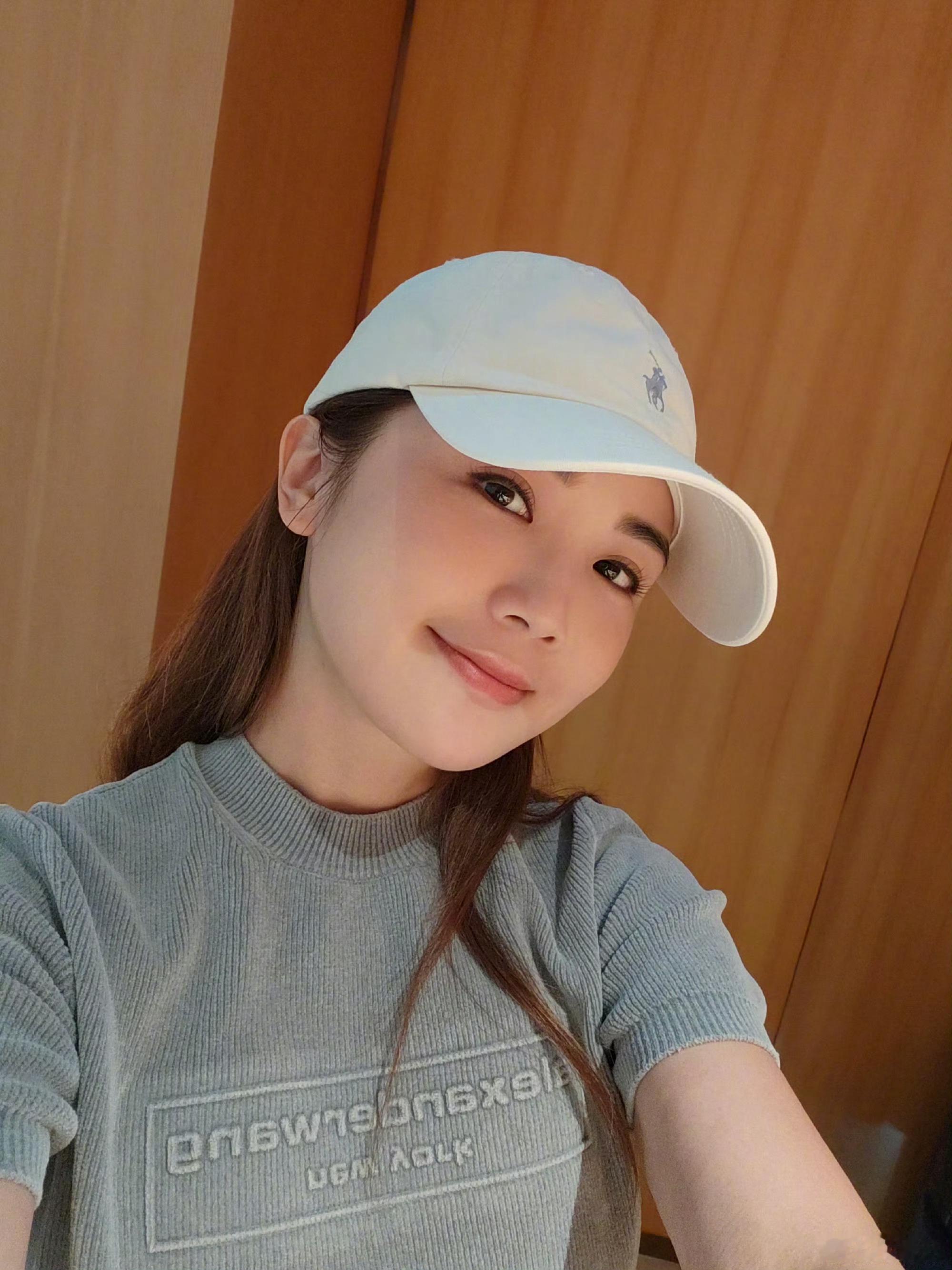 蔡卓妍结婚天呐！阿Sa结婚啦！🥹真的狠狠为她开心，温柔又可爱的女孩子，值得所有