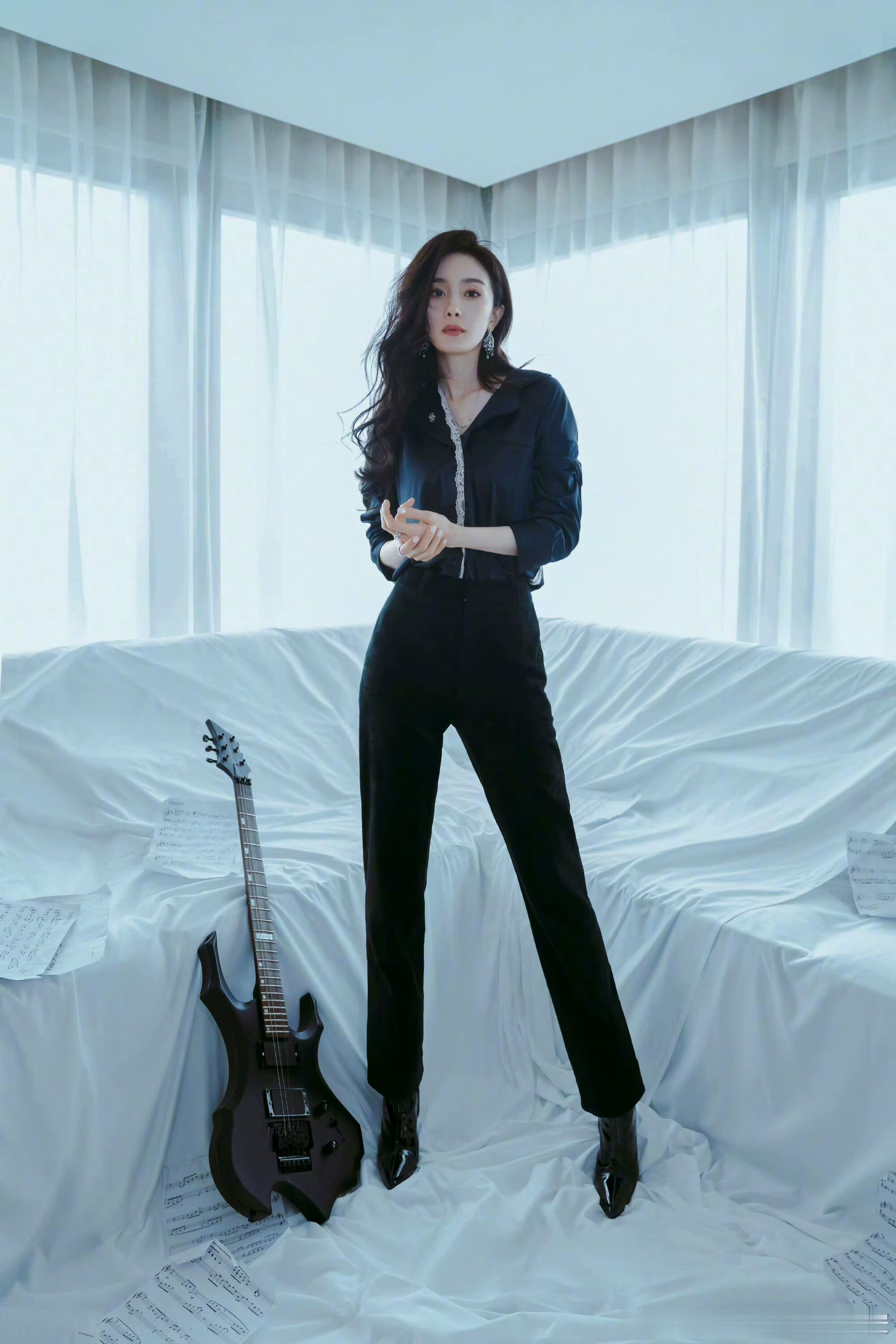杨幂🦊杨幂公牛品牌全球代言人你眼中的她是什么样子的认真专注：认真的对待每
