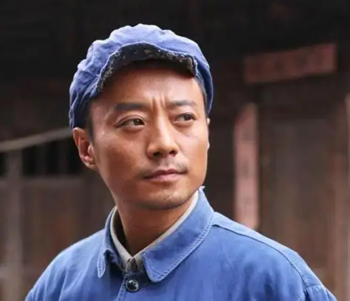 1944年，我情报员文国才不幸被捕，遭受了日军的严刑逼供，一个汉奸翻译趁鬼子不注