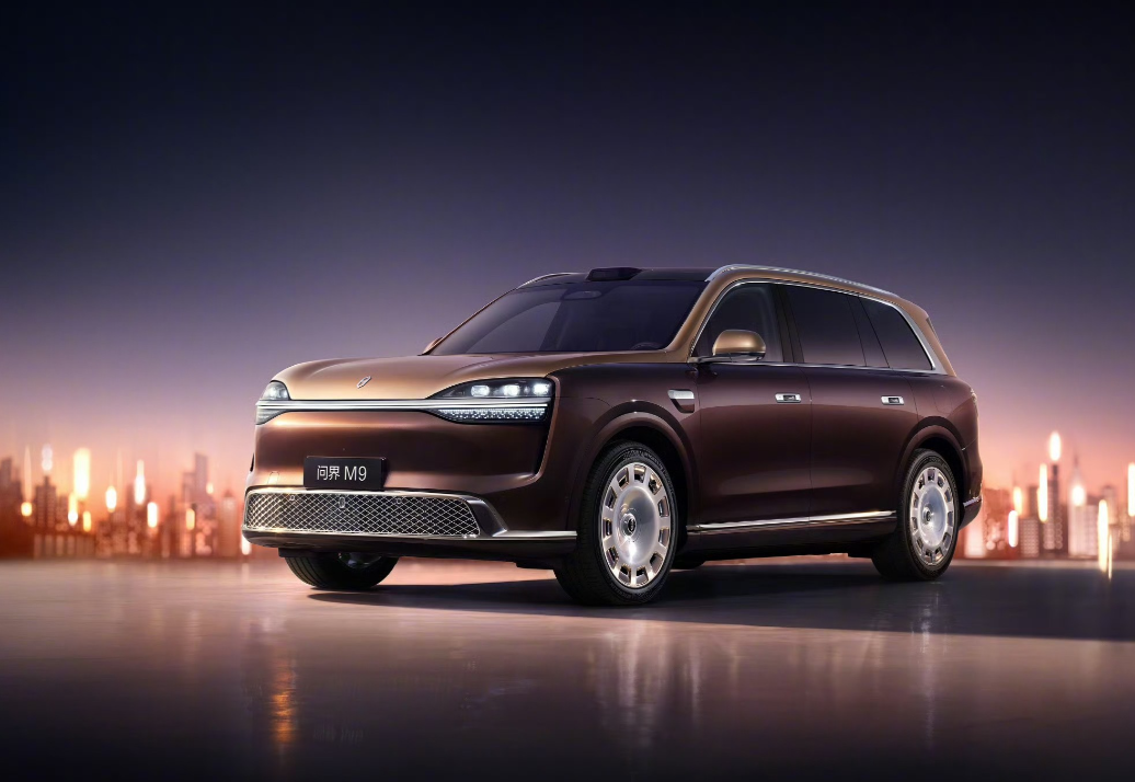全新问界M9王者归来，极氪9X销冠宝座要悬了！