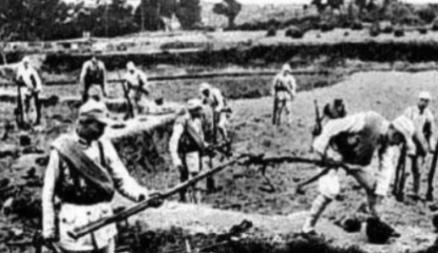 1945年，新四军战士李福兴在打扫战场时，无意间发现了一名鬼子尸体上有一把枪，正